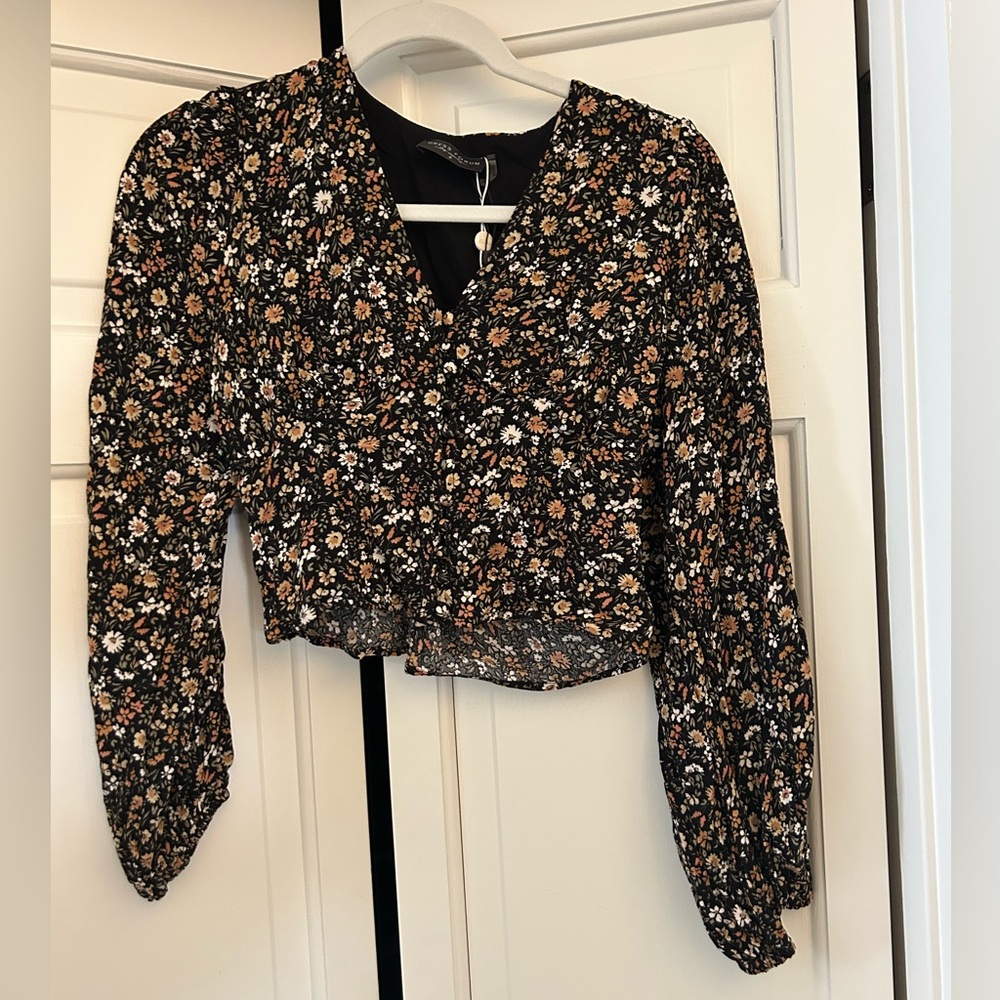 Floral Black Long Sleeve V Neck Crop Top